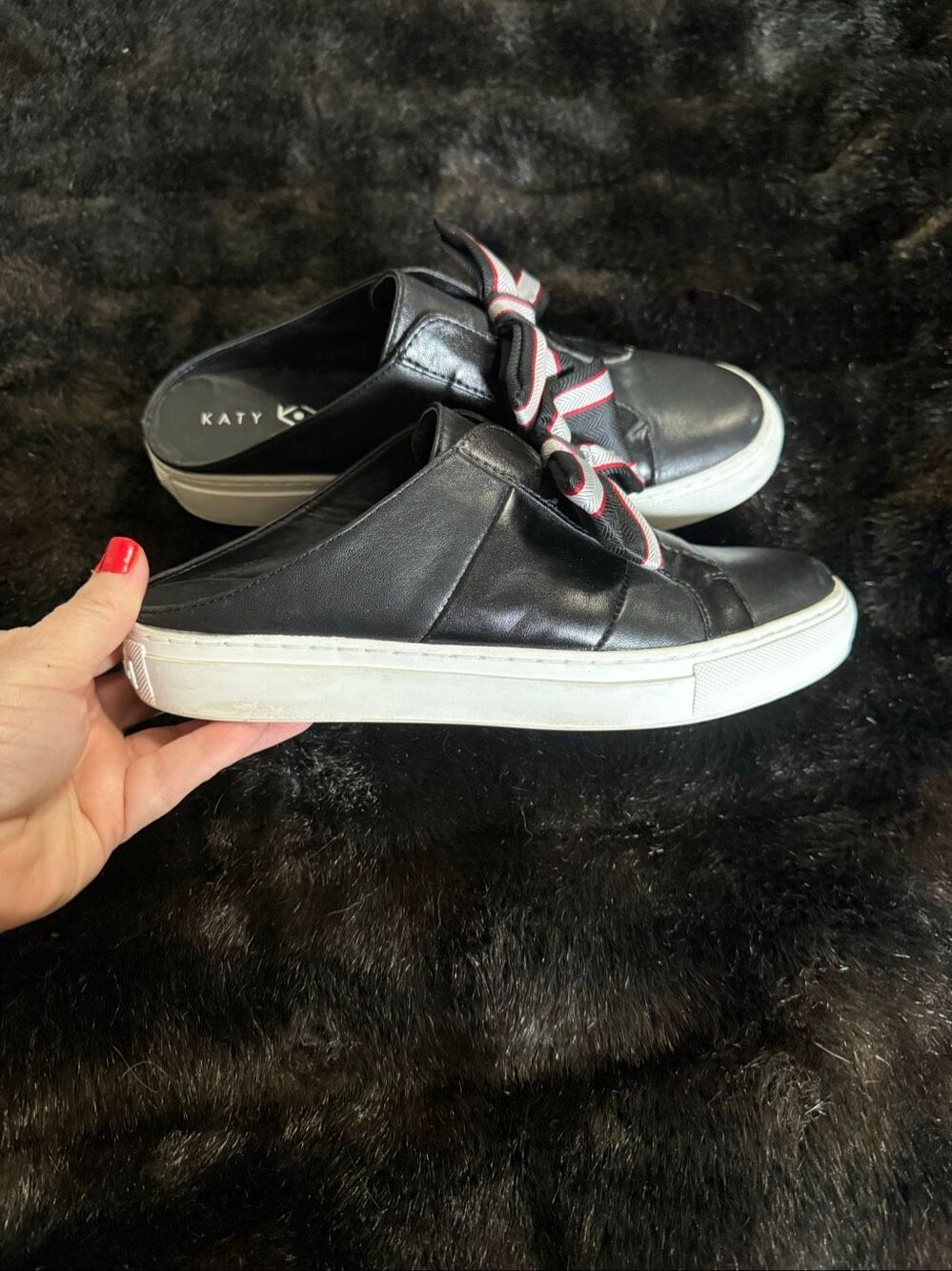 Katy Perry Amber slip on sneaker size 7 Black leather shoes bows